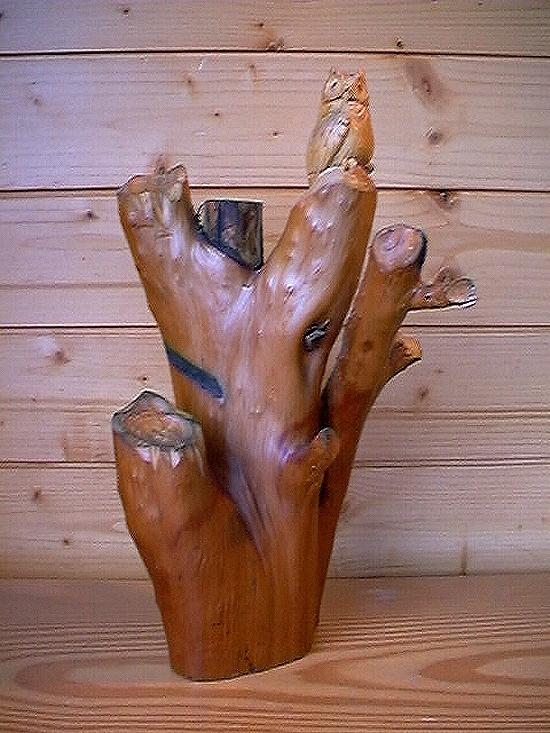 知床アトリエ夢民　手彫りのフクロウ